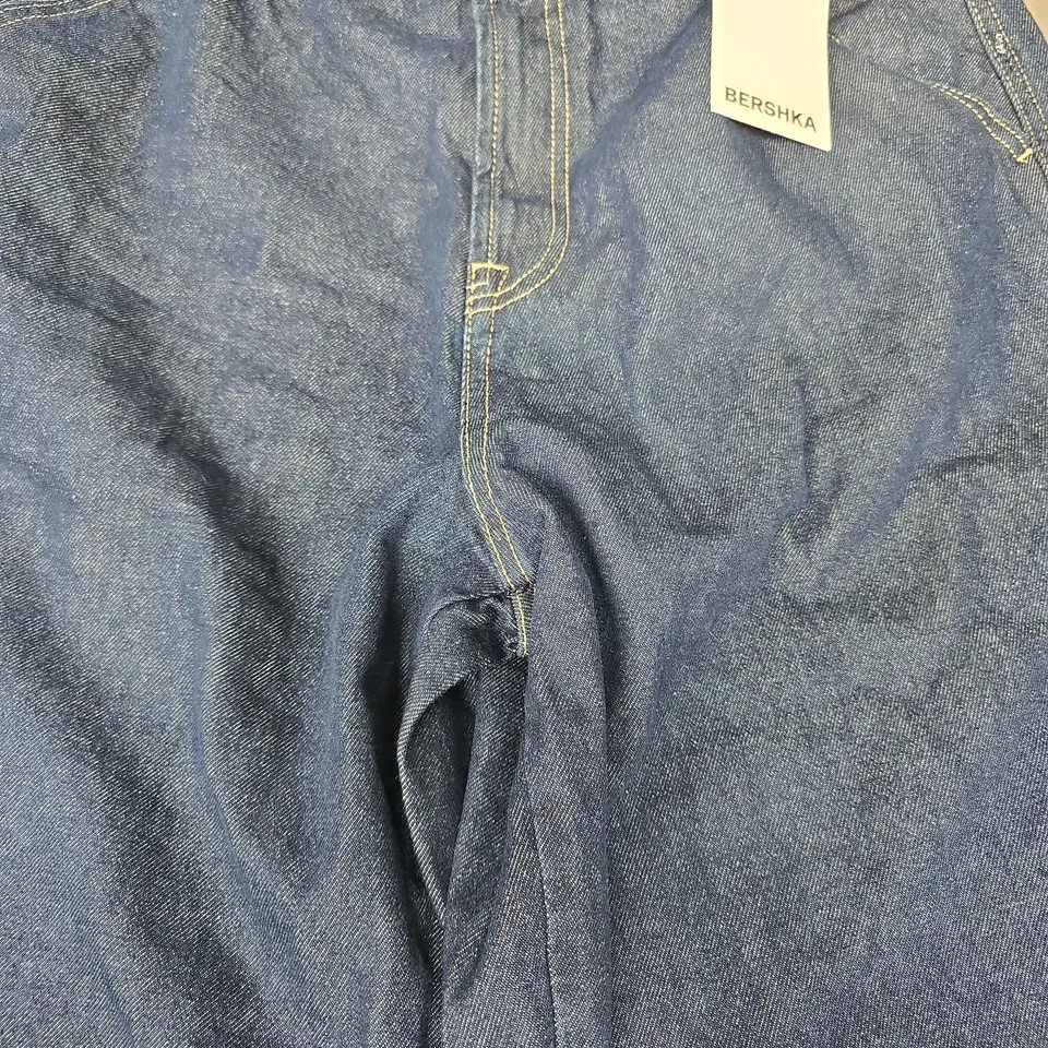 BERSHKA WIDE SKATE SHORTS IN DEMIN DARK BLUE SIZE UK 34