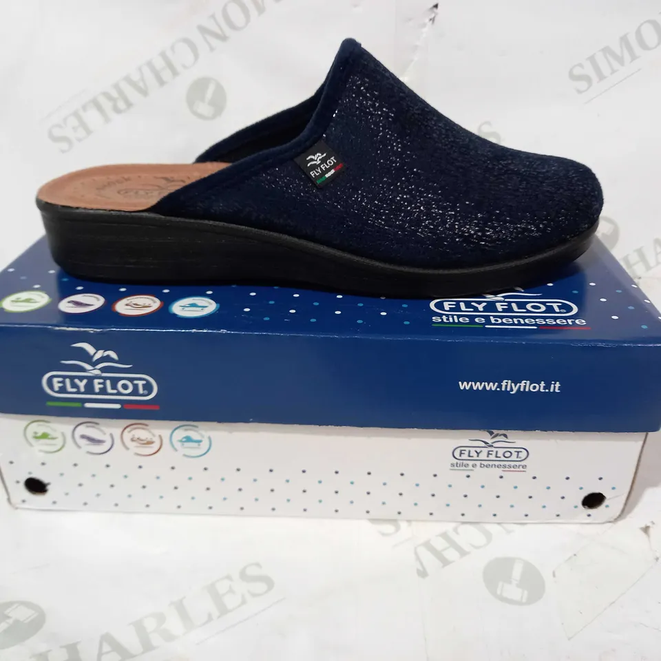 BOXED PAIR OF FLY FLOT SLIPPERS IN NAVY EU SIZE 39