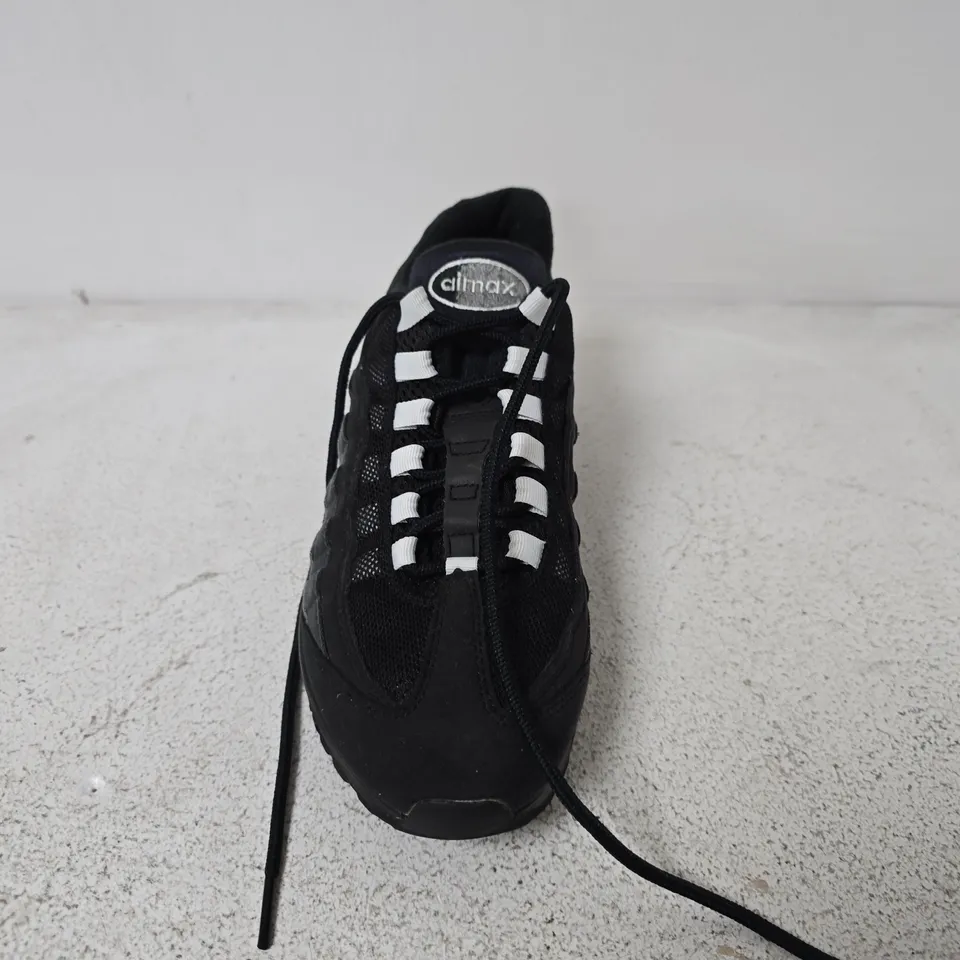 UNBOXED PAIR OF NIKE AIR MAX 95 IN REVERSE DUST - UK 7