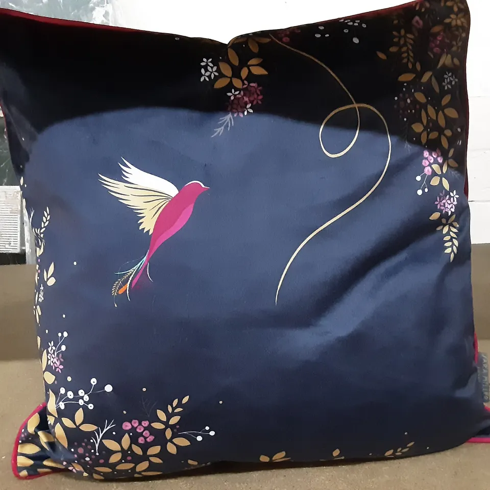 HUMMING BIRD FEATHERS ANIMAL PRINT CUSHION 
