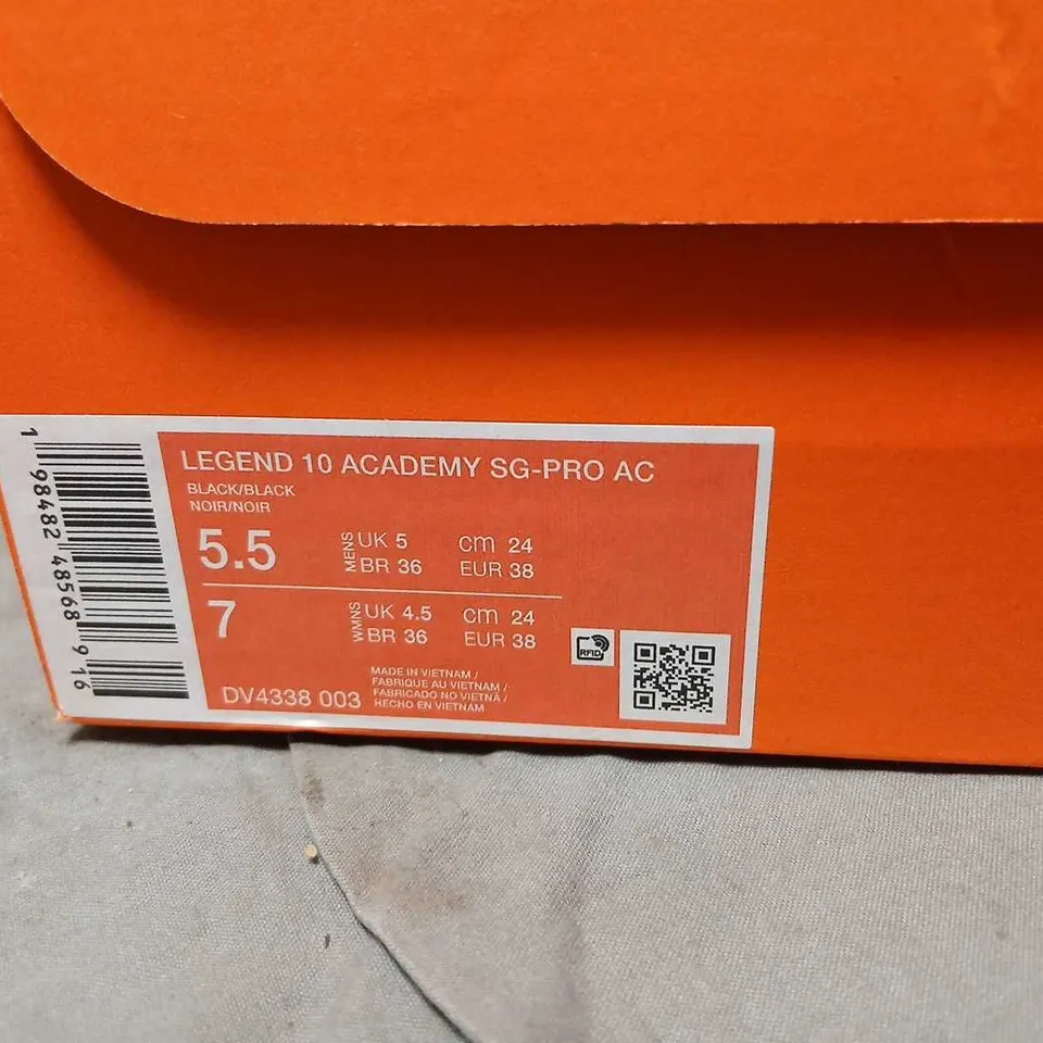 NIKE LEGEND 10 ACADEMY SG-PRO AC FOOTBALL BOOTS – BLACK/BLACK, UK 5.5