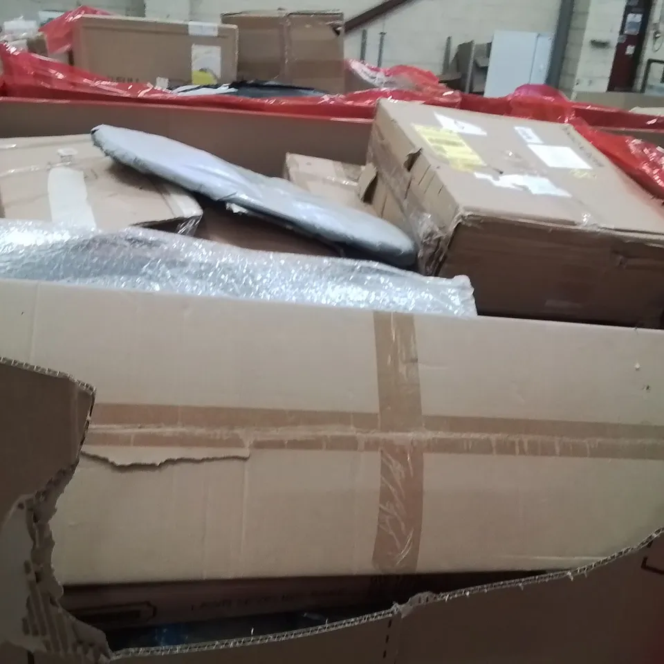 PALLET OF ASSORTED HOUSEHOLD GOODS AND PRODUCTS TO INCLUDE;BATHROOM LED MIRROR,RICE COOKER,PROJECTOR CEILING MOUNT