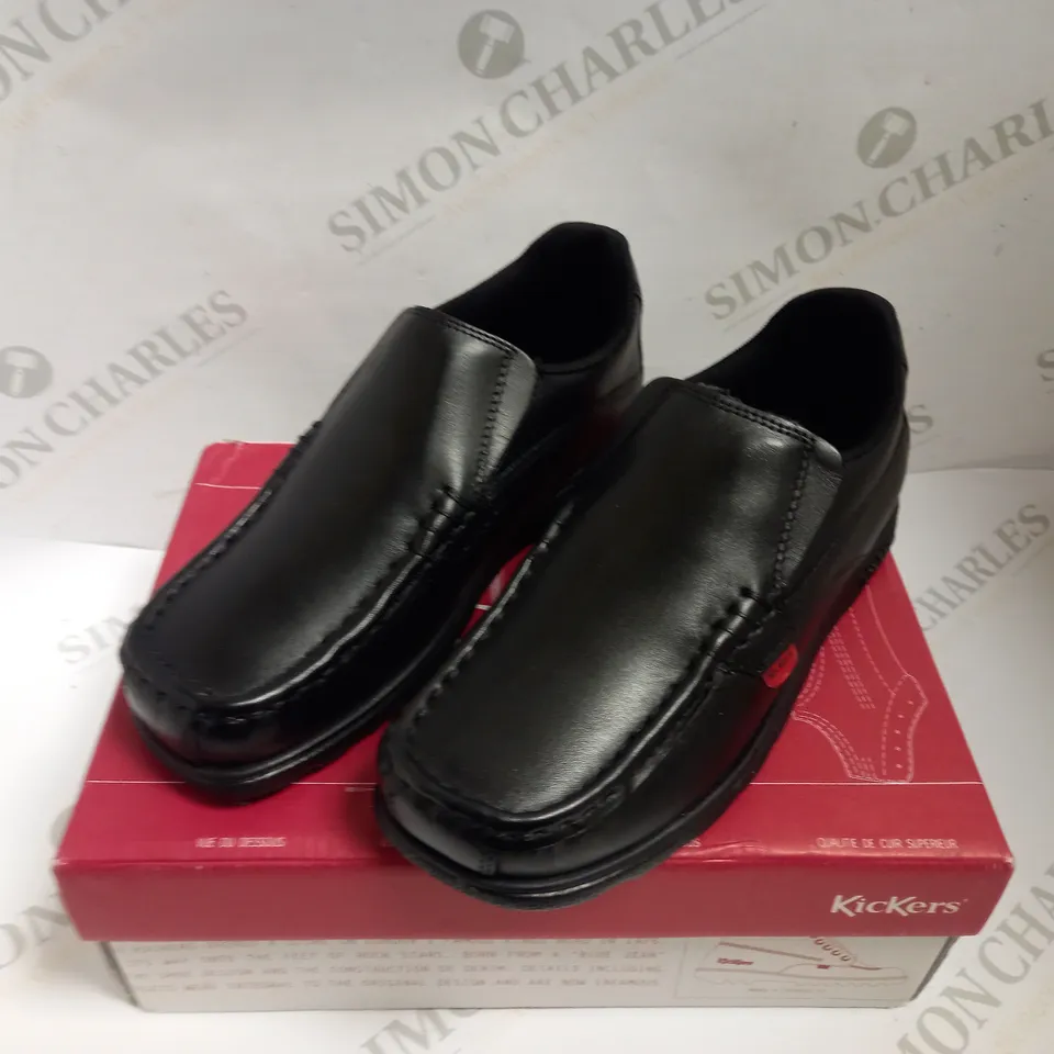 BOXED KICKERS FRAGMA SLIP LEATHER SHOES - SIZE 35EU