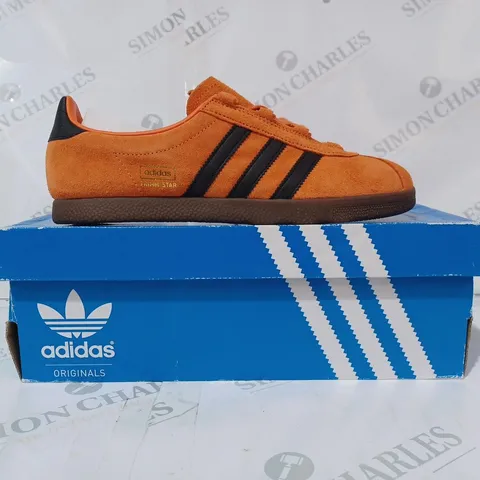 BOXED PAIR OF ADIDAS TRIMM STAR SHOE SIN ORANGE/BLACK UK SIZE 7