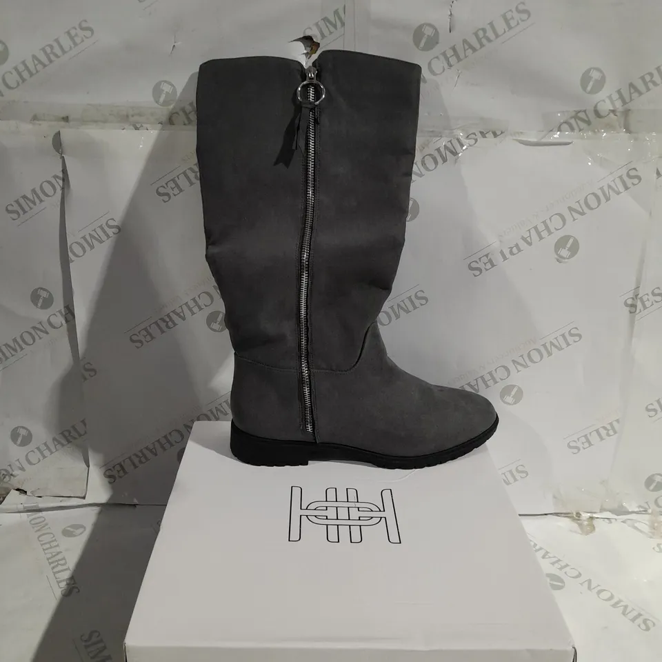 BOXED GREY MICRO FIBRE KNEE BOOTS SIZE 7