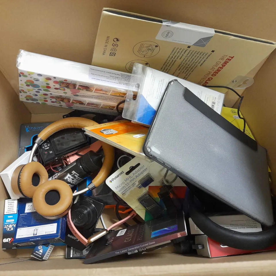 LOT OF APPROX 25 ASSORTED ITEMS TO INCLUDE - WATERPROOF CAMERA - VAPORESSO GTX GO 80 - SKULL CANDY HEADSET ECT