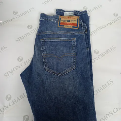 DIESEL INDUSTRY BLUE DENIM JEANS SIZE L