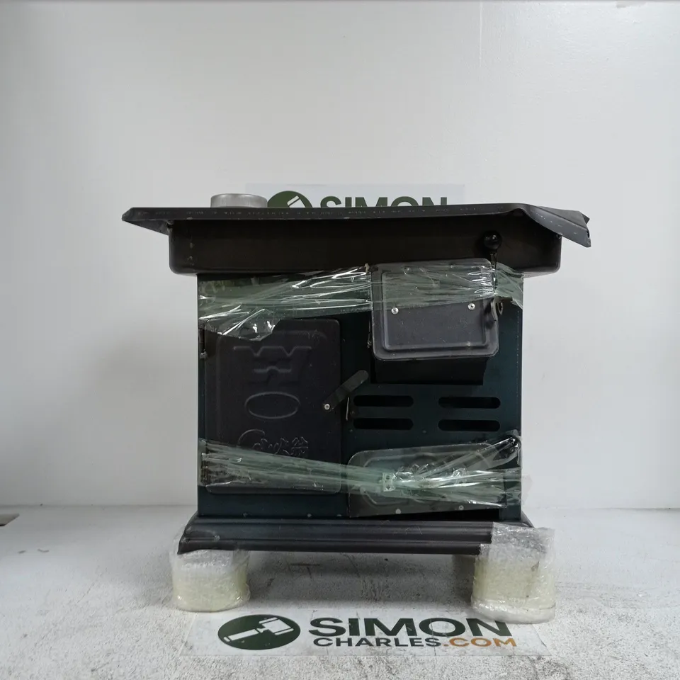 WOOD BURNING STOVE WITH VENTED PANELS