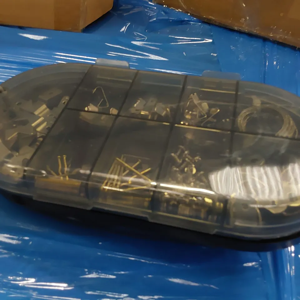 PALLET OF 270 BRAND NEW BUILDCRAFT PICTURE HANGING TOOL WITH ACCESSORIES