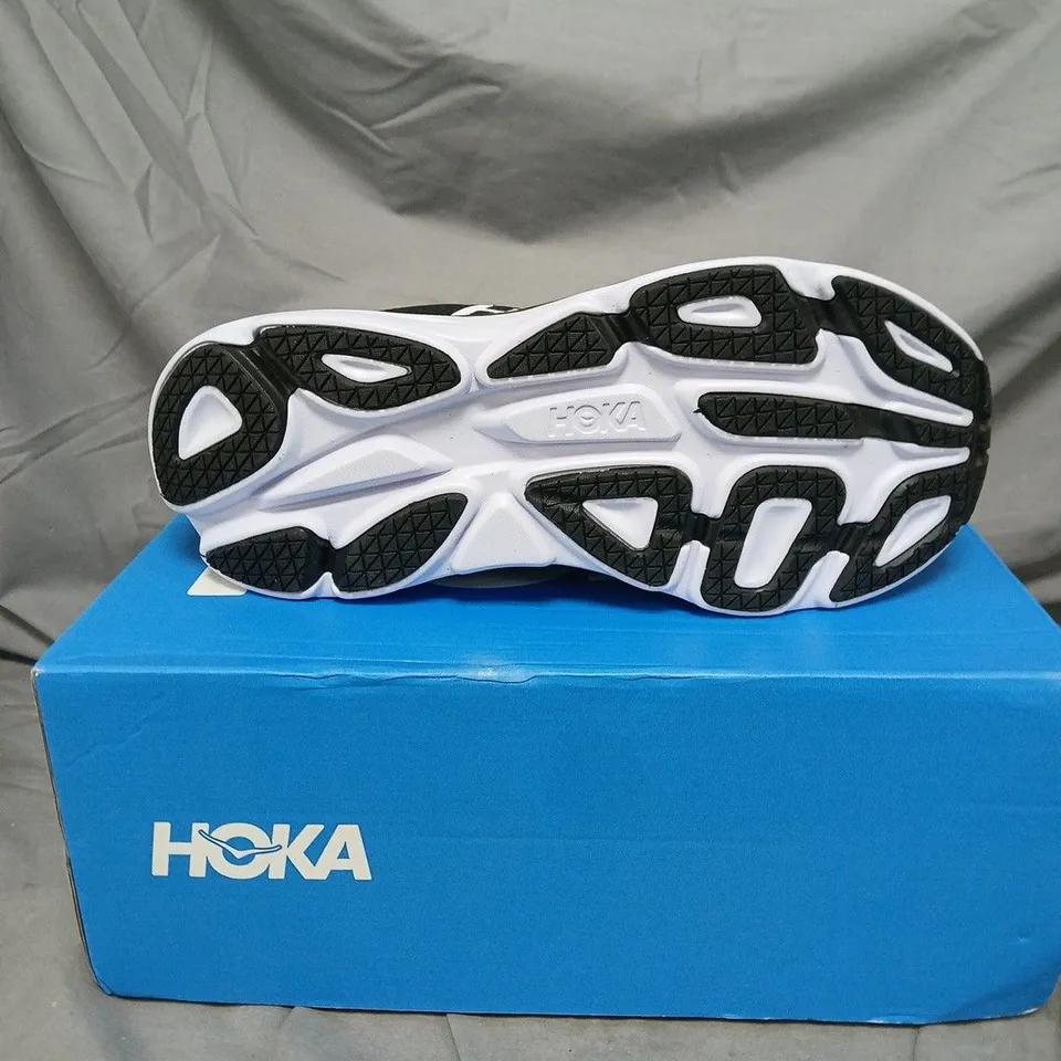 HOKA BONDI RUNNING SHOES – BLACK - SIZE 9.5