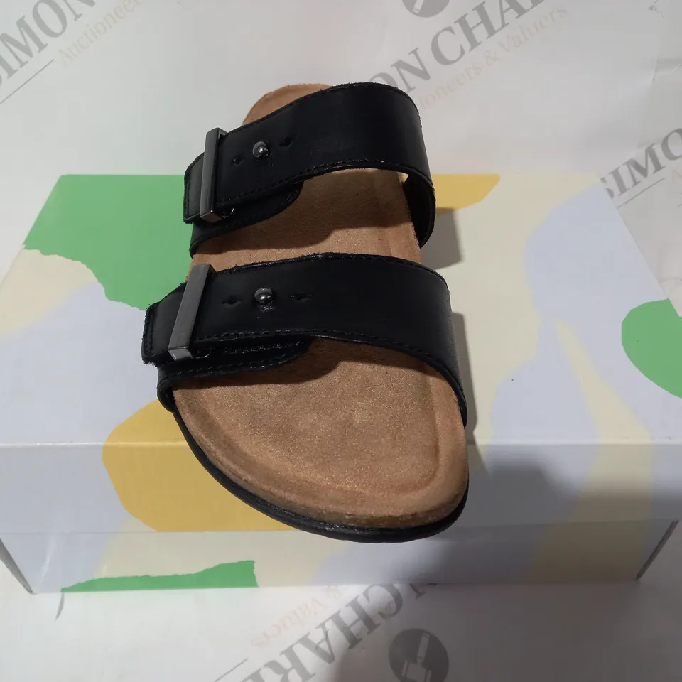 BOXED PAIR OF EARTH ORIGINS OPEN TOE SANDALS IN BLACK UK SIZE 3