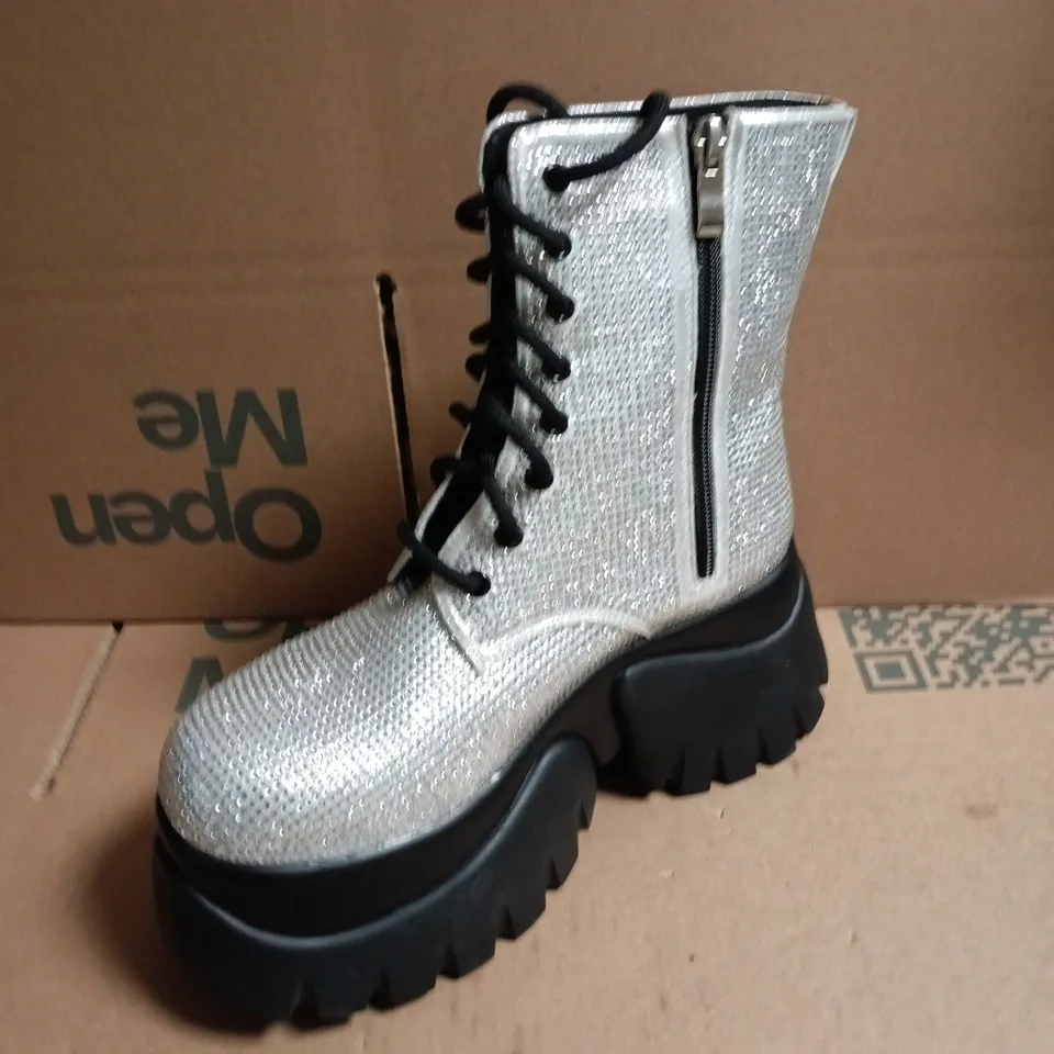 BOXED KOI TWILGHT SAGA VAMPIRE SKIN PLATFORM GLITTERING BOOTS – SILVER, UK4
