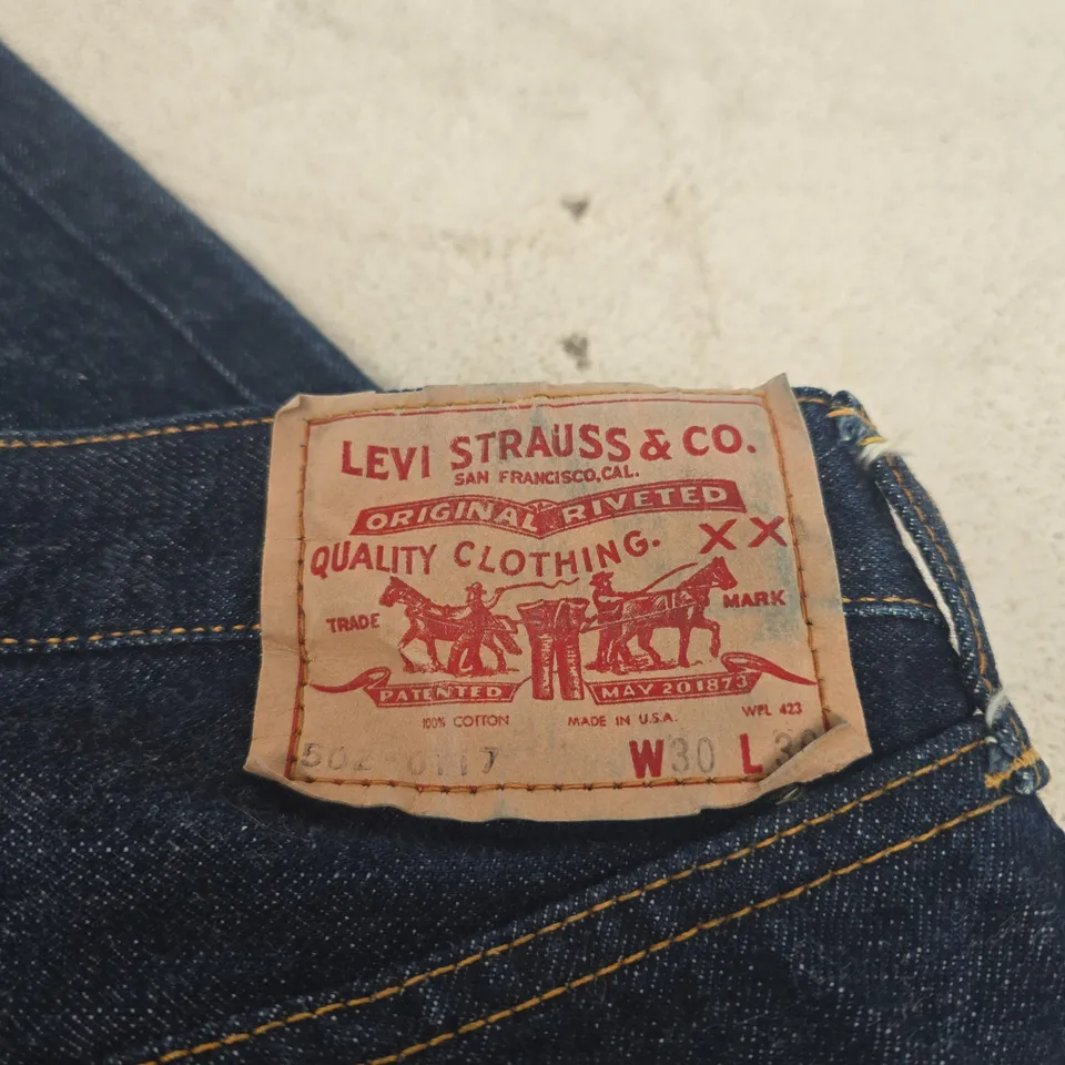 LEVI'S BLUE JEANS W30 L36