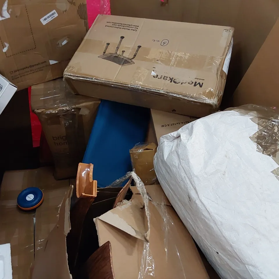 PALLET OF ASSORTED CONSUMER GOODS AND FURNITURE PRODUCTS TO INCLUDE; ALPHA CAMP MOON CAMPING CHAIR, ELECTRIC POTATO PEELER, TECH BREAK SAFE, DIGITAL MEASURING WHEEL, AIR COOLER, COMFORT CUSHION ECT.