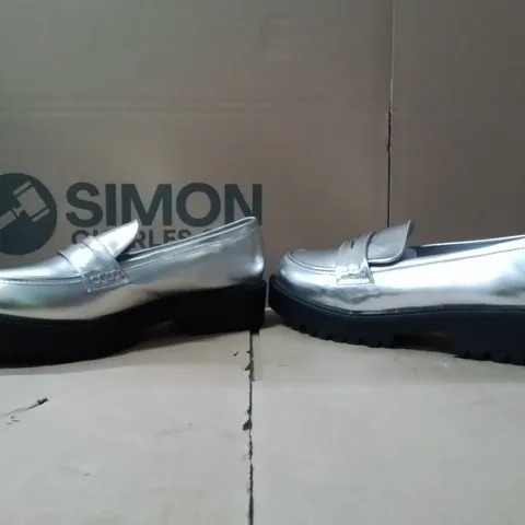 BOXED BRAND NEW APPROXIMATELY 5 SIMPLY BE DALLAS WIDE SHOES SIZE 8 SILVER