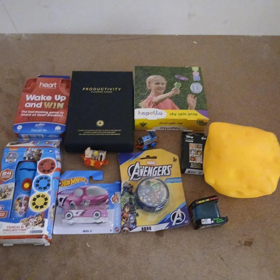 LARGE QUANTITY OF ASSORTED TOYS AND ACCESSORIES TO INCLUDE; HAPELLO SKY SPIN PROP, PRODUCTIVITY PLANNER CARDS, WAKE UP AND WIN, NEE DOH BABY AND HOT WHEELS CARS