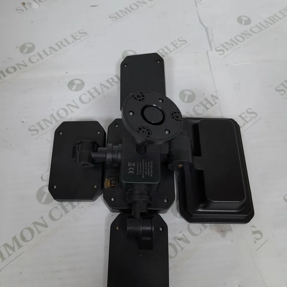BELL & HOWELL 300 LUMENS BIONIC FLOODLIGHT
