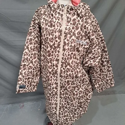 REGATTA ADULT WATERPROOF ROBE IN LEOPARD SIZE L/XL
