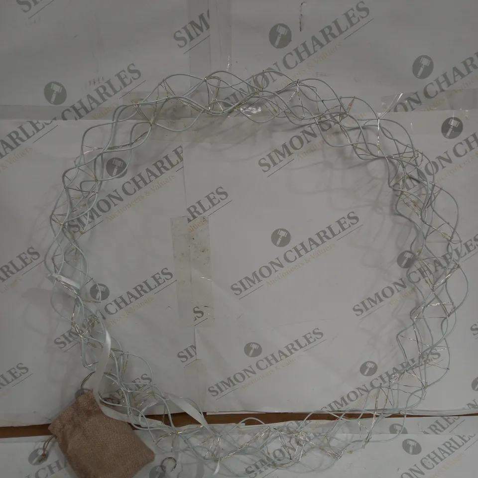 OUTLET K BY KELLY HOPPEN LED LIGHT UP WREATH