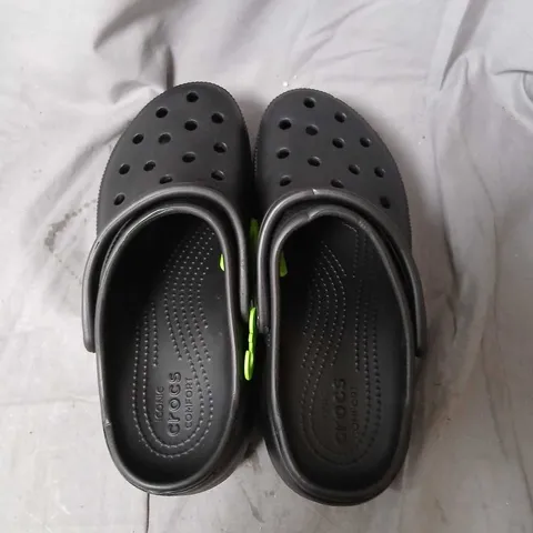 CROCS BLACK CLASSIC CLOG – UNISEX