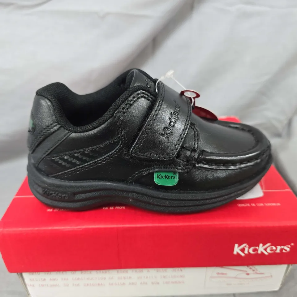 BOXED PAIR OF KICKERS KIDS REASAN STRAP LEATHER SHOES IN BLACK - SIZE 24