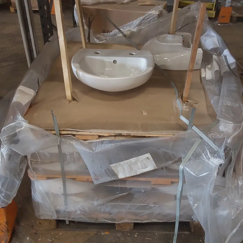 PALLET CONTAINING A LARGE QUANTITY OF LECICO BATHROOM SINKS
