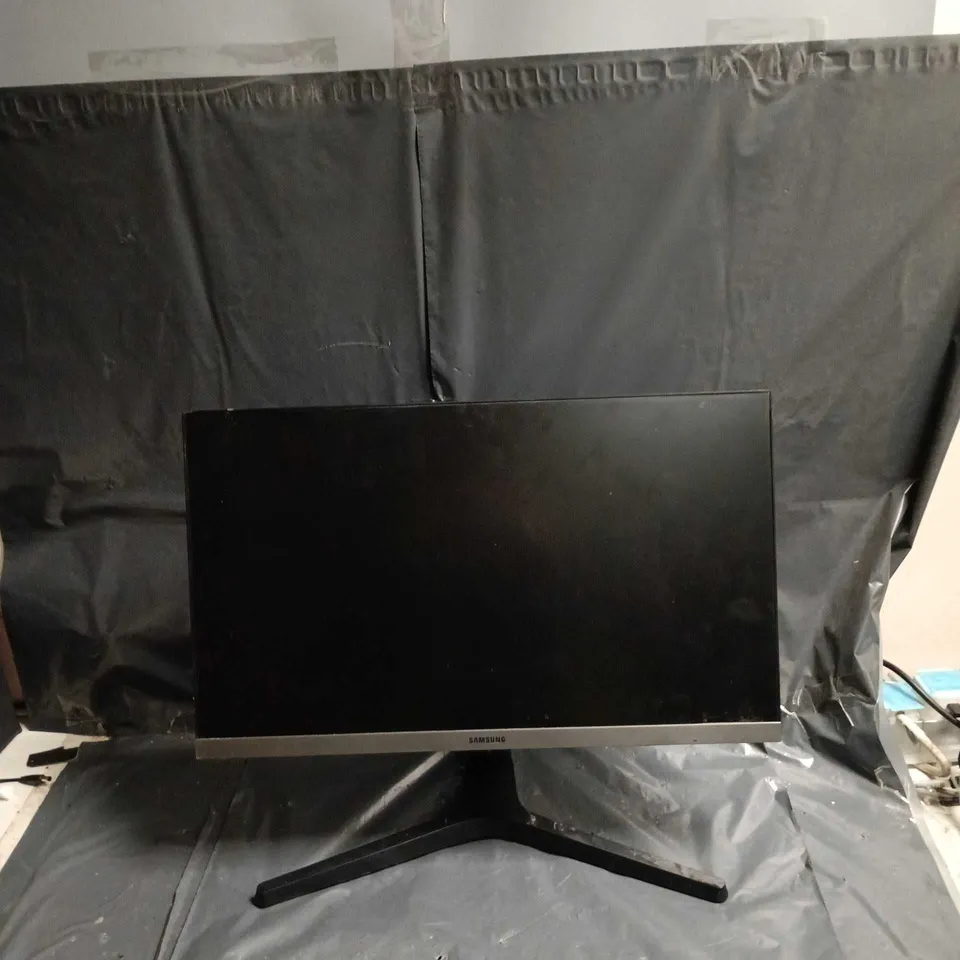 SAMSUNG 22" COMPUTER MONITOR S22R350FH – BLACK, ON STAND