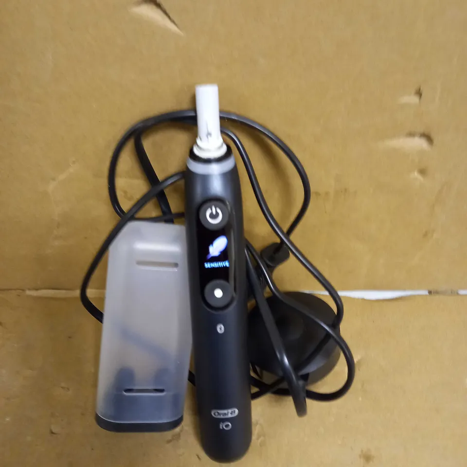 ORAL-B IO SERIES 8 TOOTHBRUSH