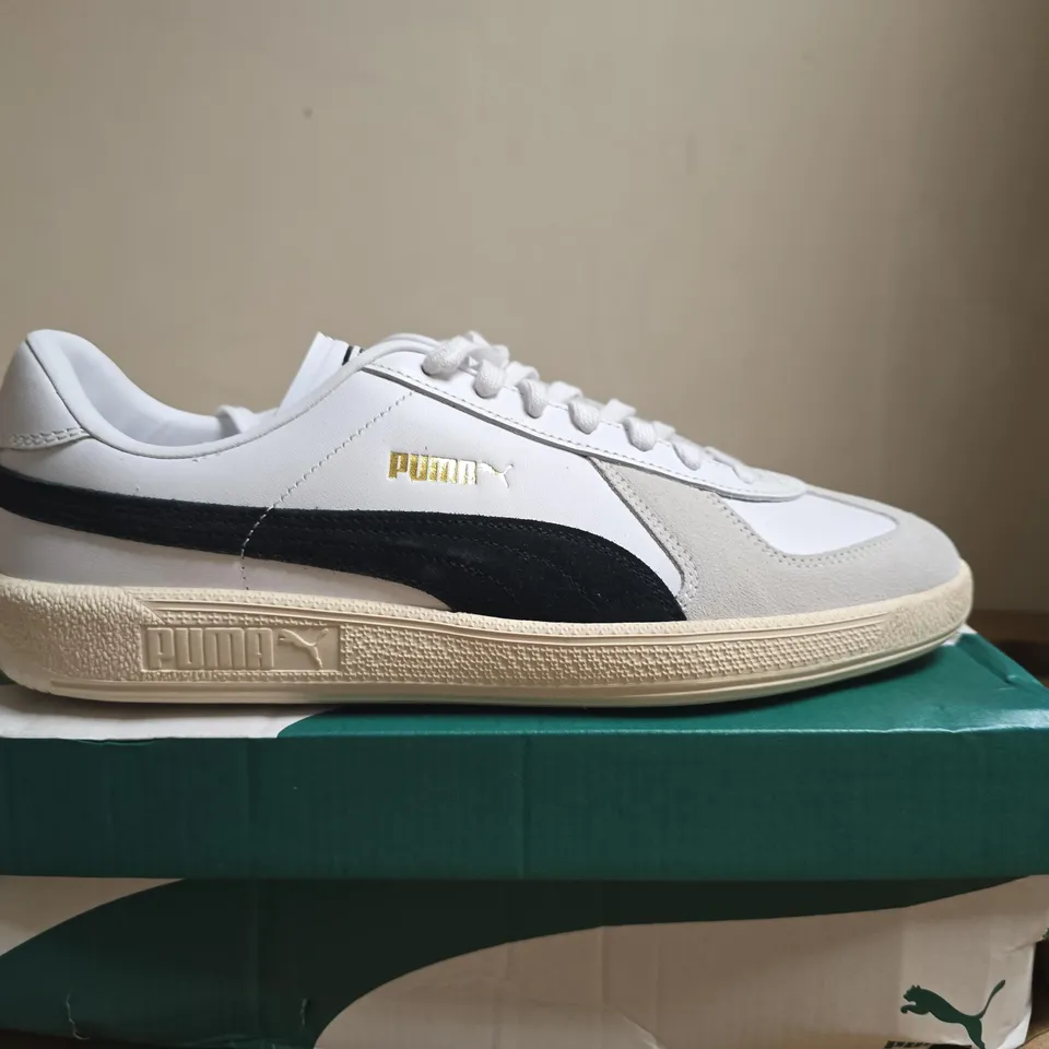 BOXED PAIR OF PUMA ARMY TRAINER SN44 TRAINERS – WHITE/GREY, UK 10