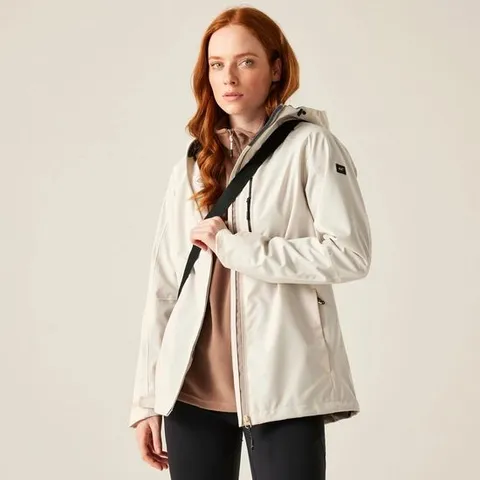 BRAND NEW REGATTA WOMEN'S BIRCHDALE II WATERPROOF JACKET IN PERFECTLY PALE - UK 8