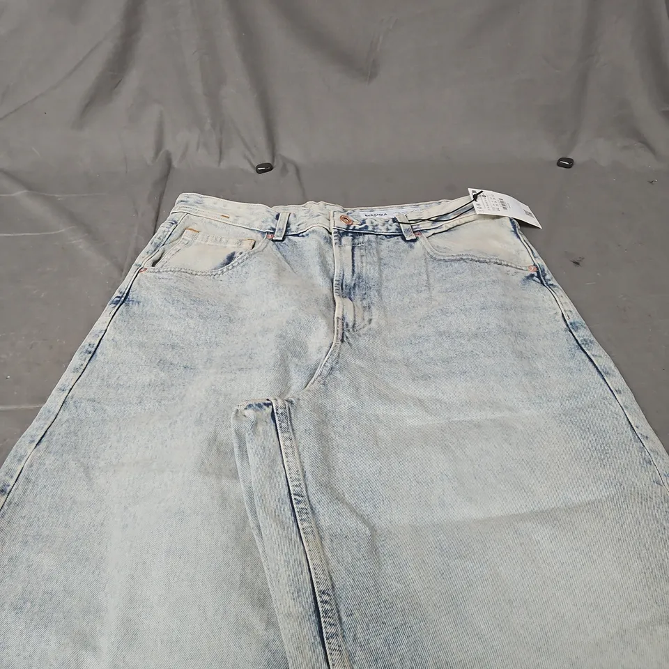 BERSHKA LIGHT-WASH DENIM JEANS – WOMEN'S – UK 34