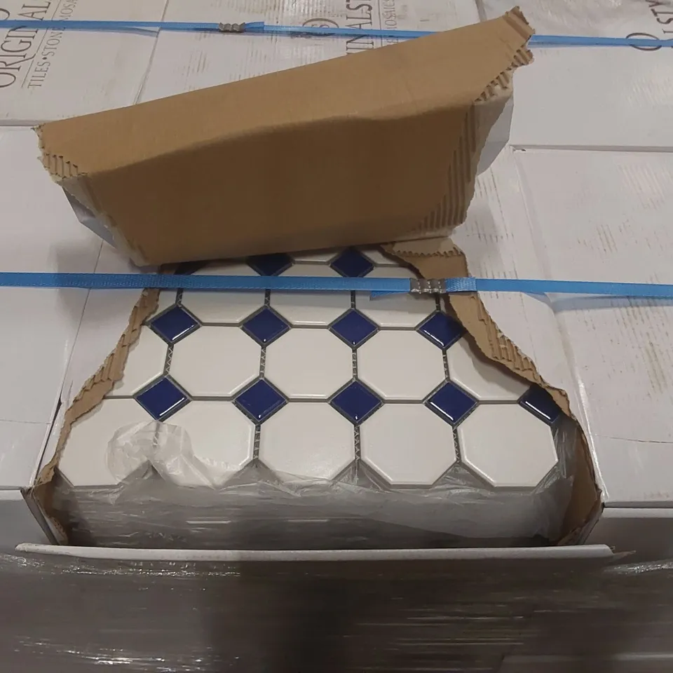 PALLET CONTAINING APPROXIMATELY 16x BOXES OF 20pcs MOSAIC TILES AND A VERY LARGE QUANTITY OF 16pcs BOXES OF COLISEUM WHITE 25 x 25CM TILES