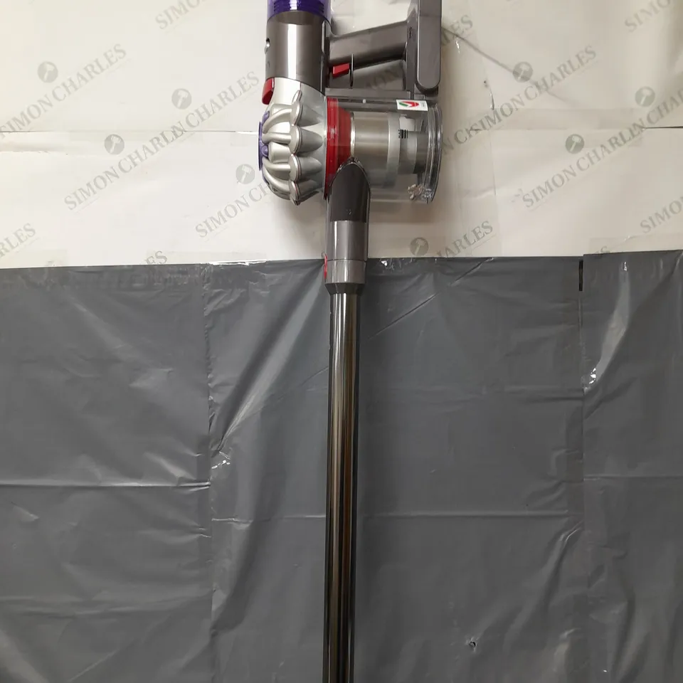 DYSON V8 CORDLESS VACUUM CLEANER