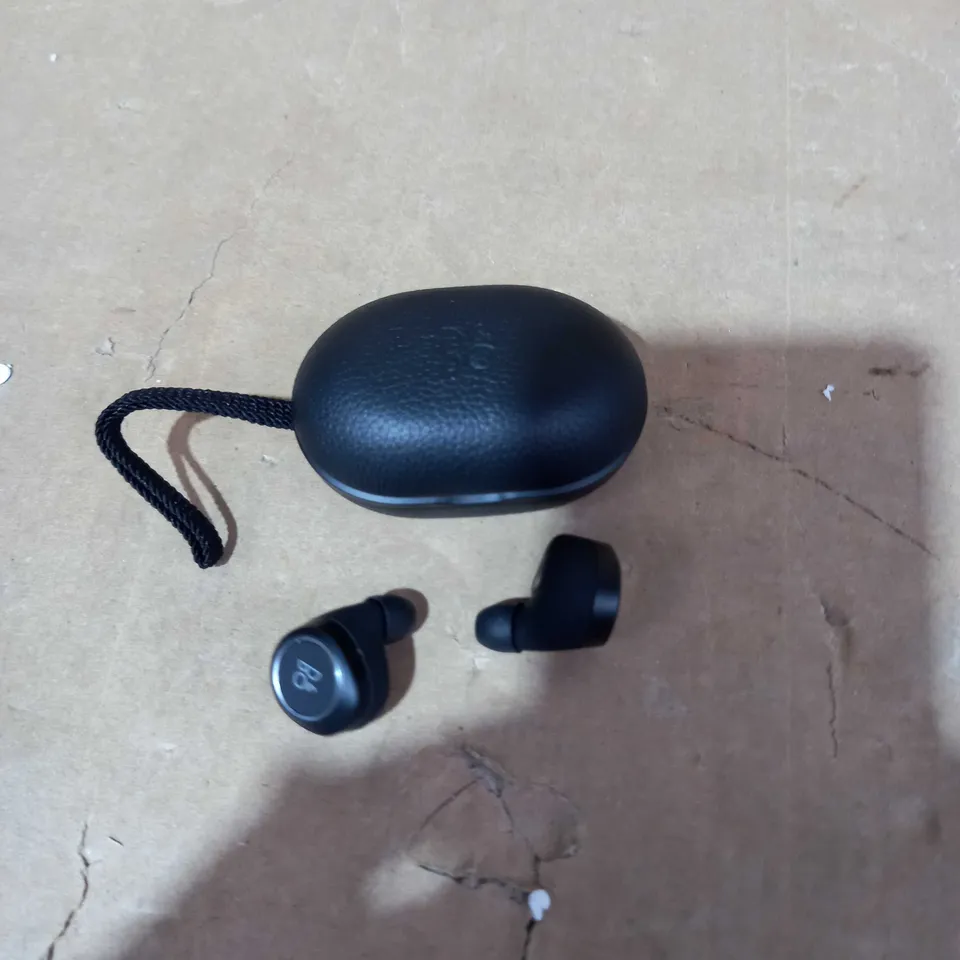 B&O E8 TRULY WIRELESS EARPHONES - BLACK