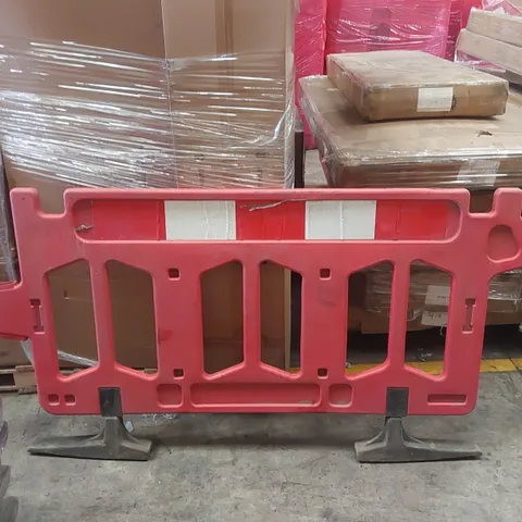 PLASTIC CROWD BARRIER