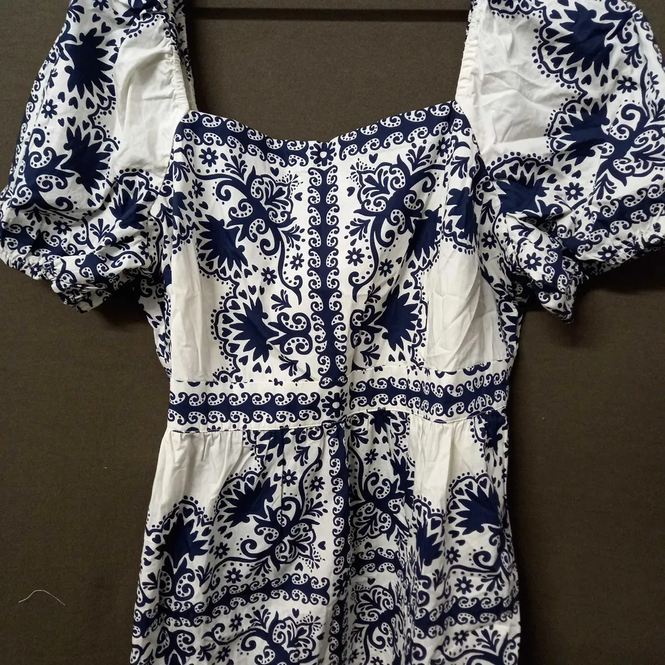 BODEN SQUARE NECK MIDI DRESS IN FLORAL DESIGN IN BLUE/WHITE - UK 20R