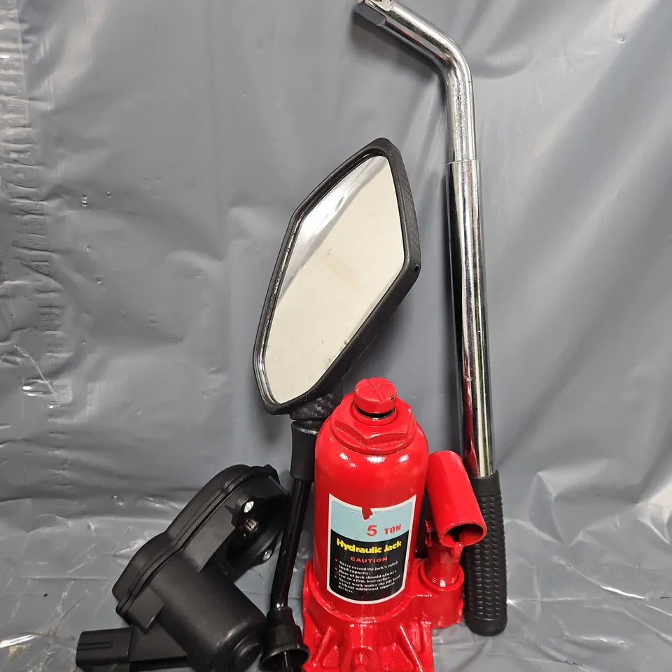TOTE OF APPROXIMATELY 10 ASSORTED VEHICLE ITEMS TO INCLUDE - 5 TON JACK , MOTOBIKE WING MIRROR ETC