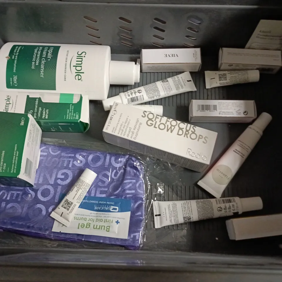 LOT OF APPROXIMATELY 23 ASSORTED HEALTH AND BEAUTY ITEMS TO SIMPLE, SUDAFED AND RADIAL