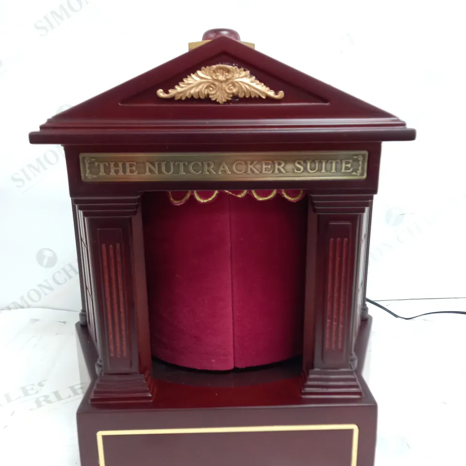 BOXED MR CHRISTMAS MUSICAL NUTCRACKER SUITE SCENE CHANGER