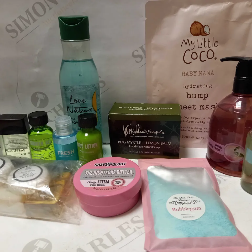 LOT OF APPROX 10 ASSORTED BATH & BODY PRODUCTS TO INCLUDE BODY BUTTER, SHOWER GELS, NATURAL SOAP, ETC
