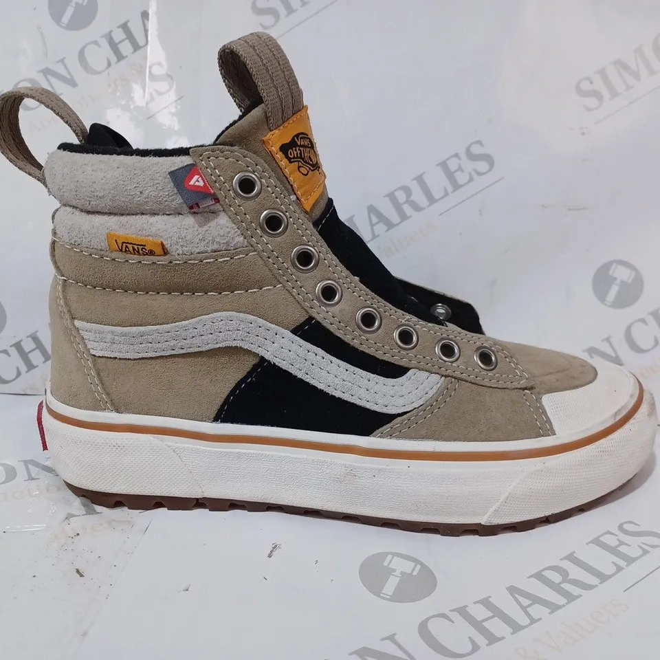 PAIR OF VANS SHOES IN TAN/BLACK/WHITE UK SIZE 3.5