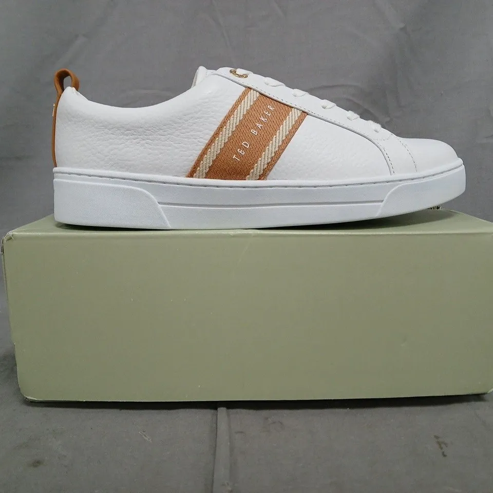 BOXED PAIR OF TED BAKER BAILLY SHOES IN WHITE/BROWN SIZE UK 6