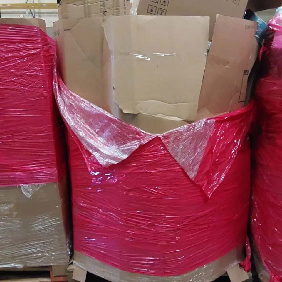PALLET OF ASSORTED ITEMS INCLUDING: MEMORY FOAM MATTRESS, STEP LADDER, ROOM DIVIDER, COFFEE TABLE, SOFA COVER