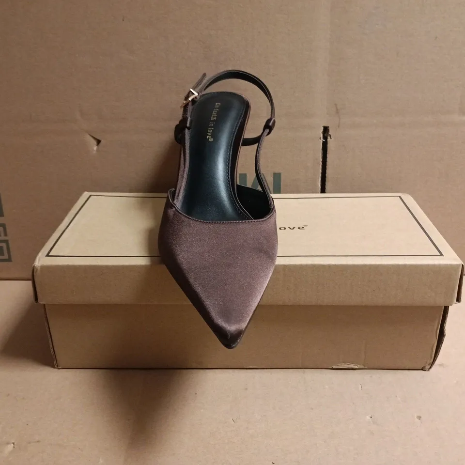 BOXED PAIR OF ON FEET & IN LOVE POINTED TOE SLINGBACK STILETTO HEEL SHOES IN CHOCOLATE SIZE EU 40
