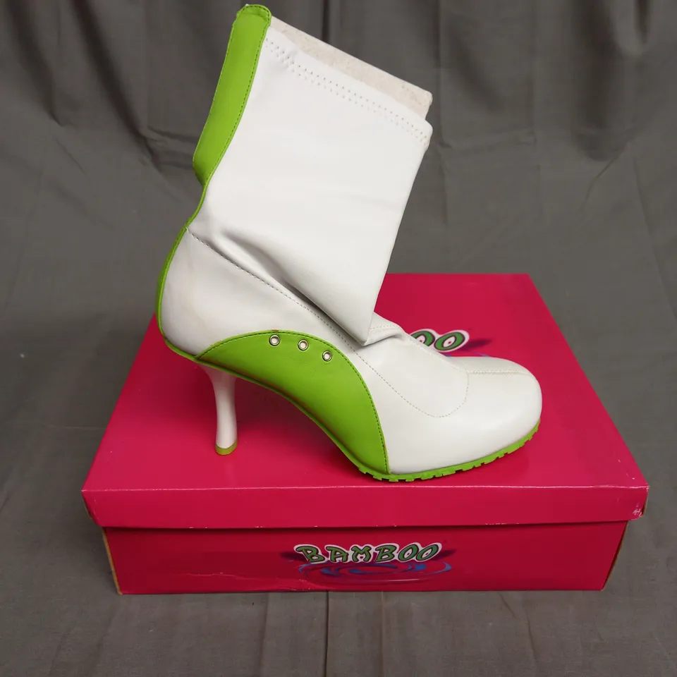 BOXED BAMBOO LEATHER BALLER HIGH HEEL SHOES IN GREEN AND WHITE SIZE 7