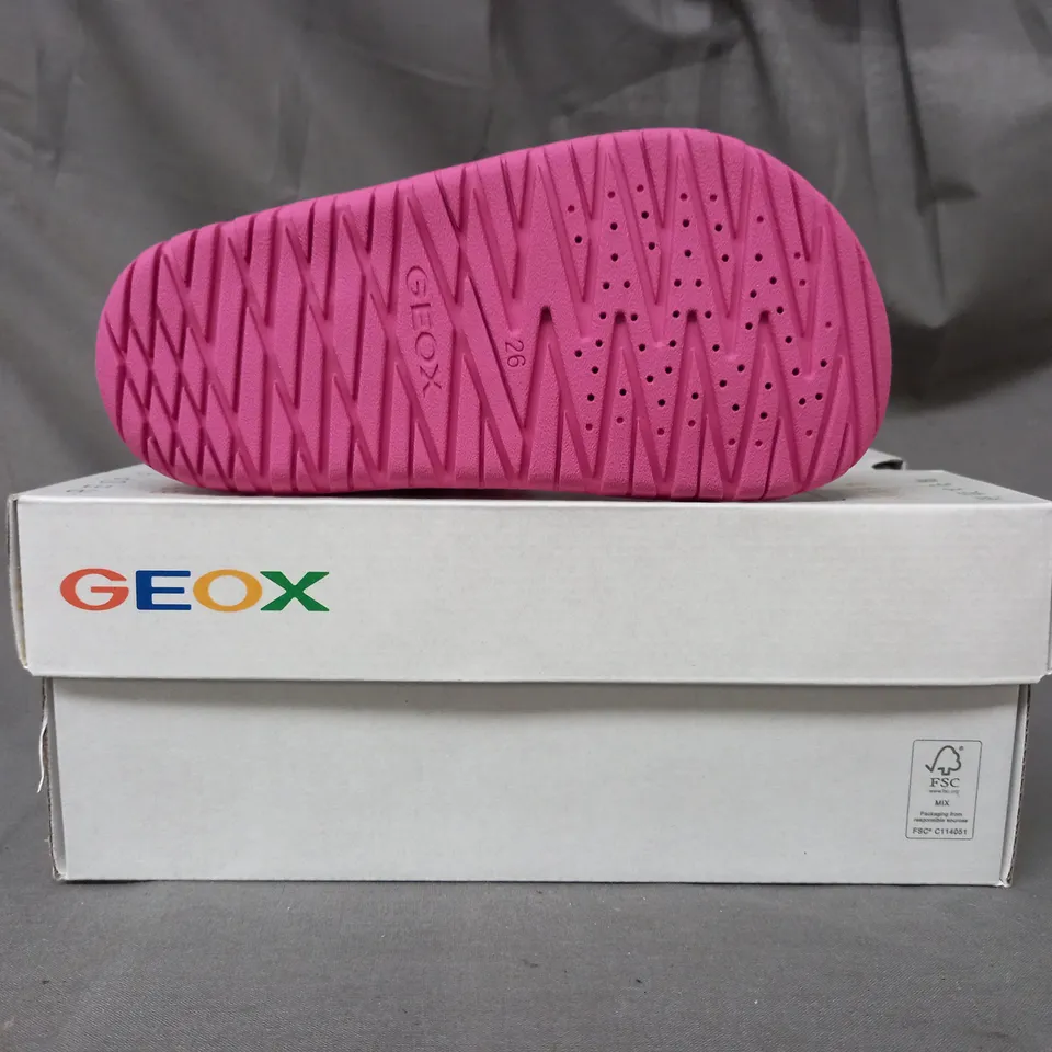 BOXED PAIR OF GEOX KIDS OPEN TOE SANDALS IN PINK UK SIZE 8.5