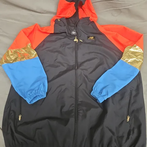 NEW BALANCE COLOUR-BLOCK WINDBREAKER JACKET – BLACK WITH RED SHOULDERS, BLUE SLEEVES (UK SIZE L)