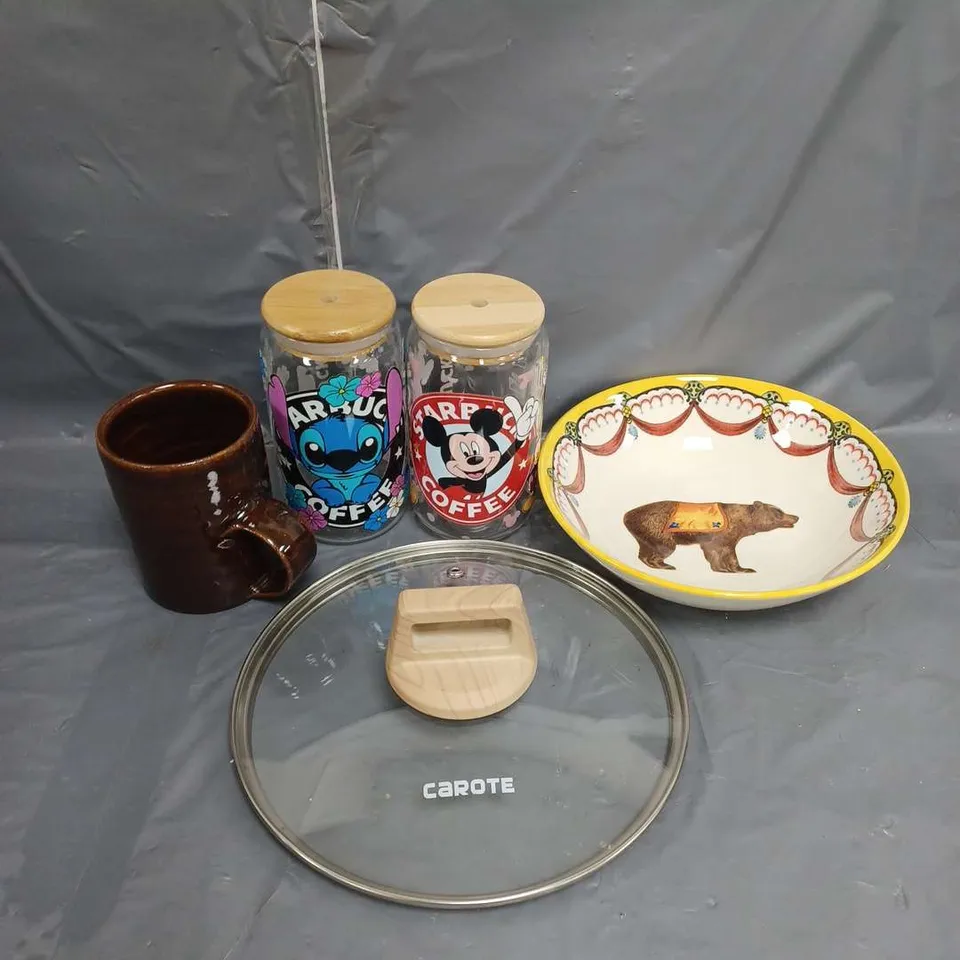 APPROXIMATELY 17 KITCHENWARE ITEMS TO INCLUDE PLATES, MUGS AND DISNEY COFFEE JARS