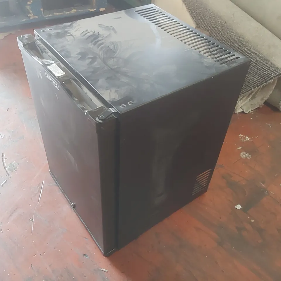 BLIZZARD BMB40 40L SINGLE SOLID DOOR MINI BAR FRIDGE