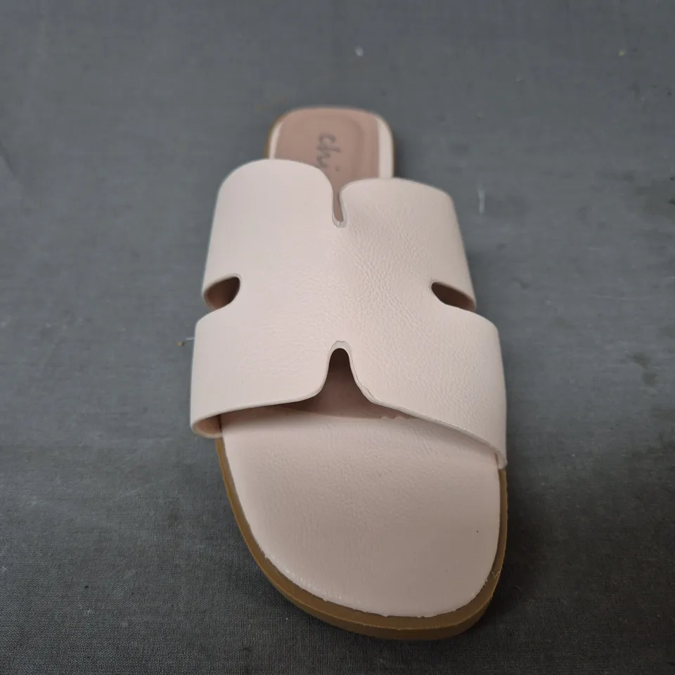 BOXED PAIR OF CHIC OPEN TOE SLIDE SANDALS IN NUDE UK SIZE 8